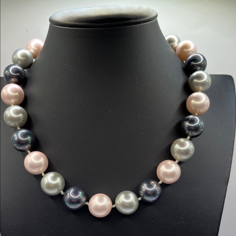 Chic Glass Pearl Necklace in Pink, Silver, Black With Elegant Closure Big Bold - Picture 12 of 12